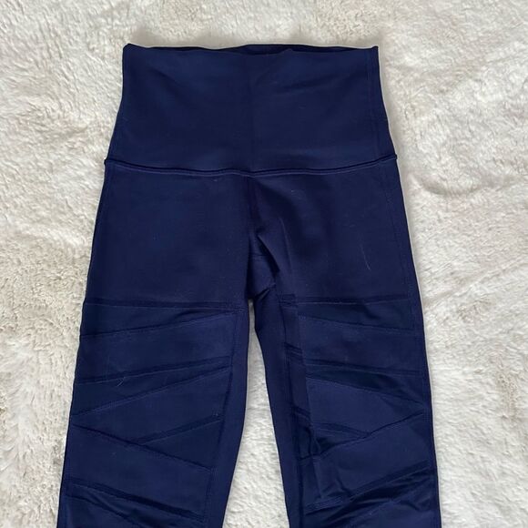 Lululemon Navy Blue High Times Crop Tech Mesh - Picture 5 of 9